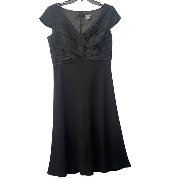 ANN TAYLOR Women Dress Sleeveless Black Dress Fit &Flare Zip in Back V-Neck SZ-8 - Picture 1 of 16